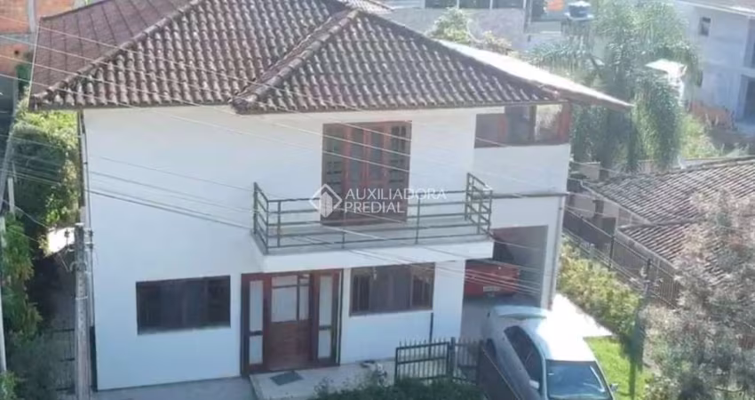 Casa com 3 quartos à venda na das Flores, 646, Centro, Antônio Carlos
