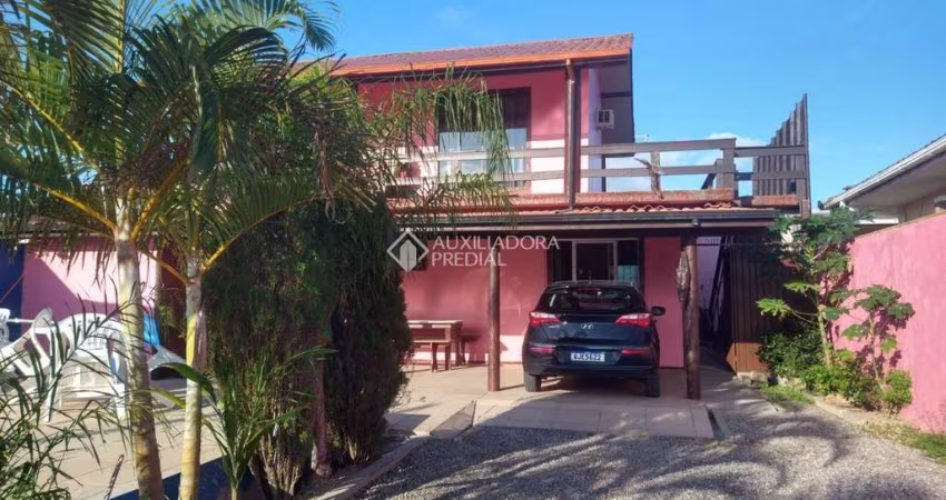 Casa com 6 quartos à venda na Andira, 84, Praia do Sonho, Palhoça