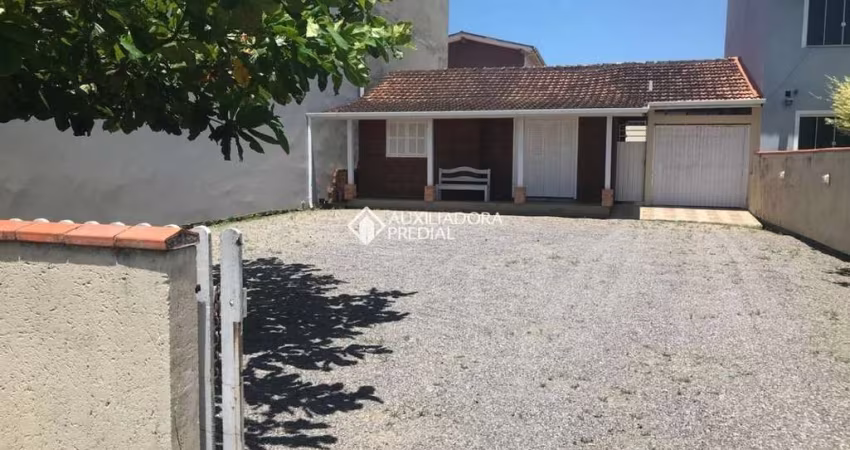 Casa com 2 quartos à venda na Medeiros, 615, Pinheira, Palhoça