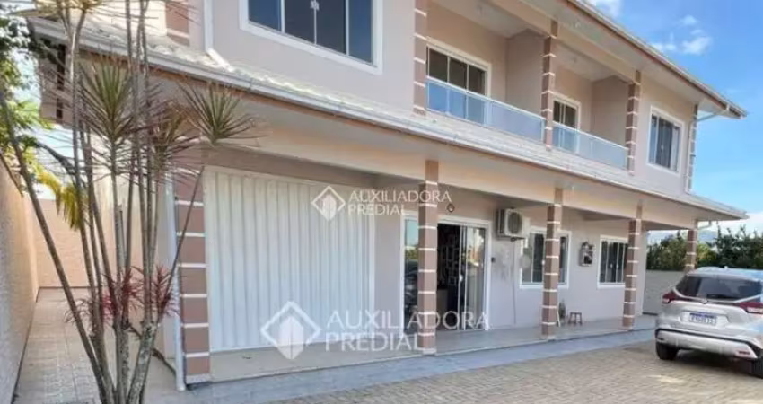 Casa com 8 quartos à venda na Rua Jandaia, 286, Enseada de Brito, Palhoça