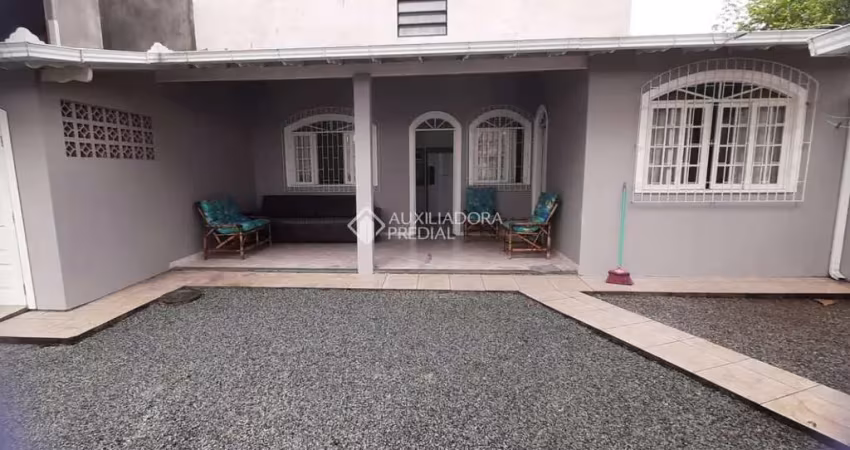Casa com 3 quartos à venda na Guarapari, 11, Enseada de Brito, Palhoça