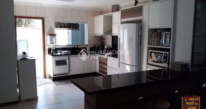 Casa com 5 quartos à venda na Rua Edison da Silva Jardim, 230, Coloninha, Florianópolis