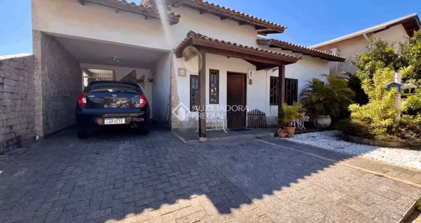 Casa com 2 quartos à venda na Professora Regina Waltrick Ramos, 64, Jardim Atlântico, Florianópolis