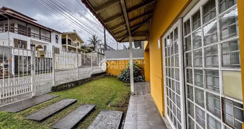 Casa com 4 quartos à venda na Rua Professora Cremilde de Oliveira, 192, Jardim Atlântico, Florianópolis