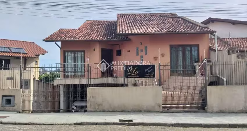 Casa com 4 quartos à venda na Rua Professora Cremilde de Oliveira, 262, Jardim Atlântico, Florianópolis