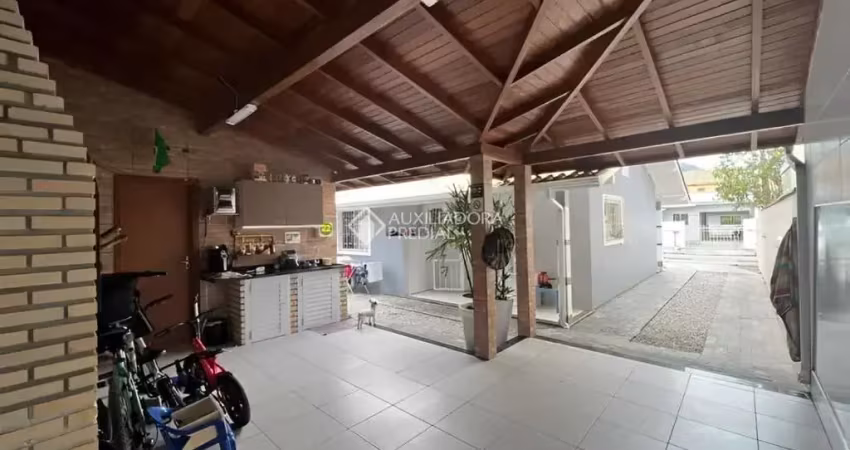 Casa com 2 quartos à venda na Rua Santa Maria, 250, São Sebastião, Palhoça