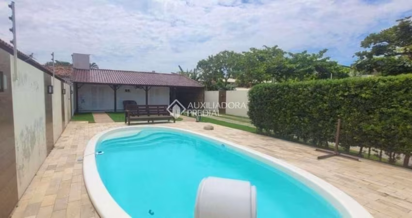 Casa em condomínio fechado com 3 quartos para alugar na Rua Ruth Pereira, 432, Ingleses do Rio Vermelho, Florianópolis
