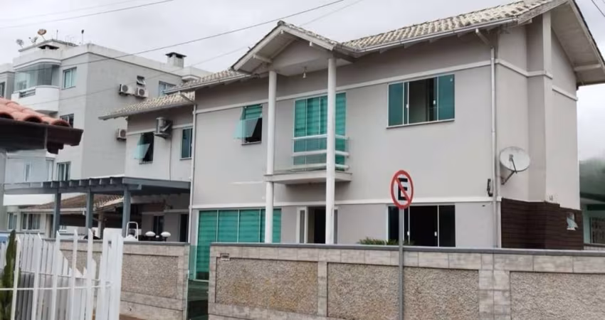 Casa com 4 quartos à venda na Vilibaldo Dechamps, 148, Universitários, Biguaçu