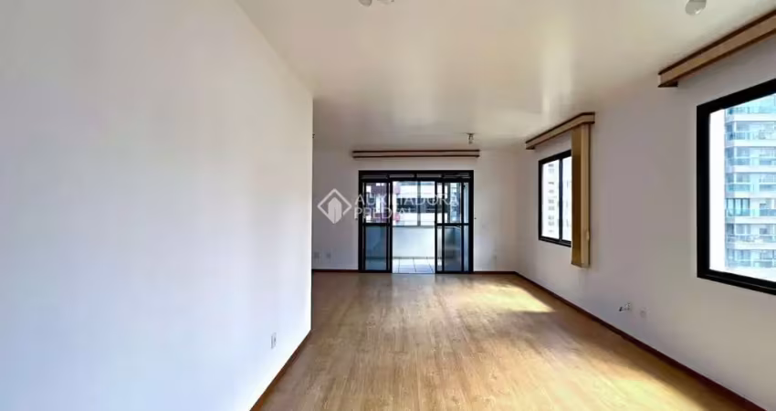 Apartamento com 4 quartos para alugar na Rua Bocaiúva, 2040, Centro, Florianópolis