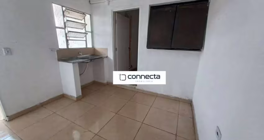 Locação casa com 1 dormitório (não é independente sem vaga de garagem) por r$ r$ 750/mês - jardim santo expedito - guarulhos/sp
