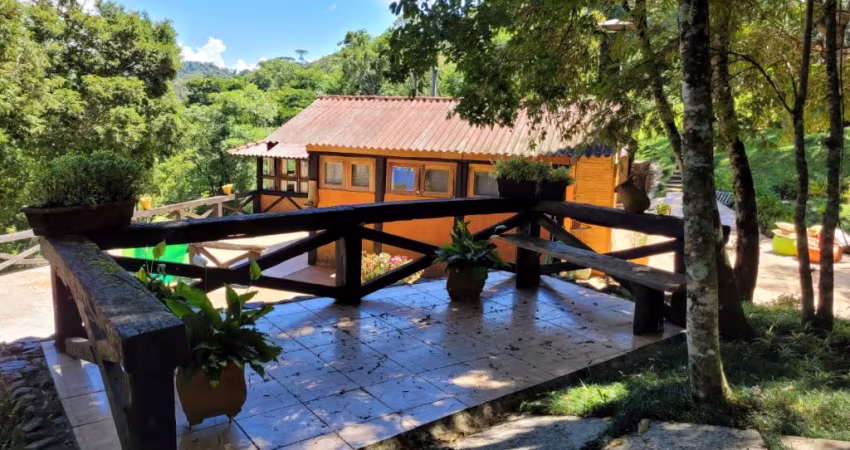 Sitio à venda em Santo Antônio do Pinhal com potencial para restaurante.