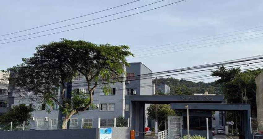 Apartamento para Venda Apartamento de 2 dormitórios reformado, com estacionamento. FLORIANOPOLIS