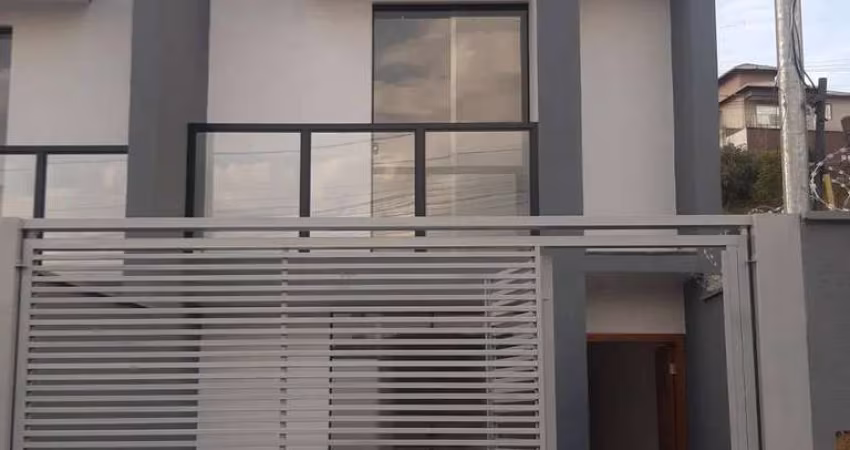 Casa geminada três quartos sendo uma suíte Região bairro Nacional/Contagem