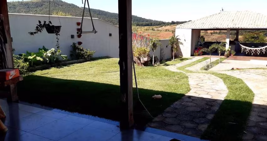Linda Casa Itatiaiuçu / Santa Terezinha - MG