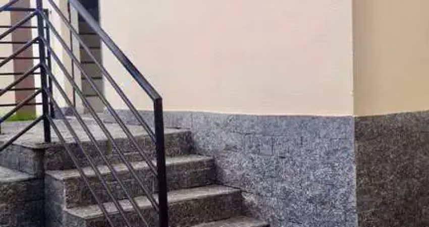 Vendo casa geminada dois quartos sendo uma suíte bairro Paquetá/BH