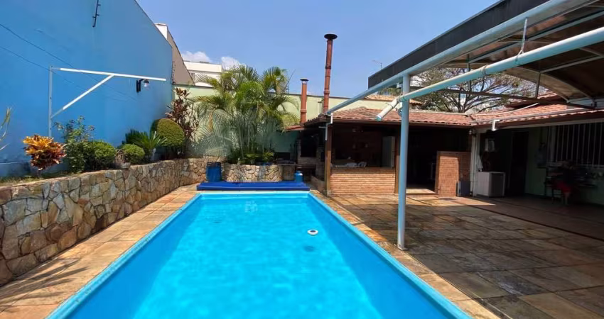 Linda Casa de 420m, cinco qtos, duas suítes, lazer no Castelo com habite-se
