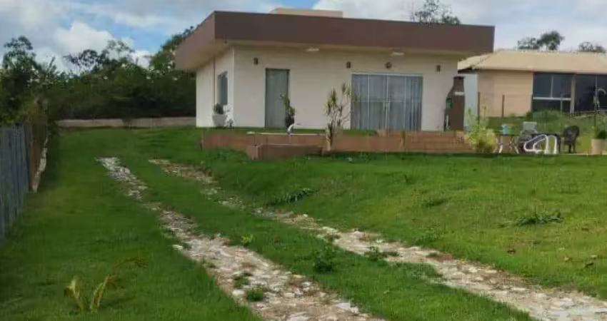 Vendo casa três quartos sendo uma suíte - Condomínio Vale do Luar