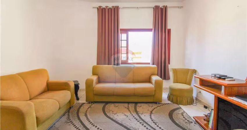 Linda casa a venda no centro de capela do alto- interior de são paulo, com 3 quartos e uma suíte.