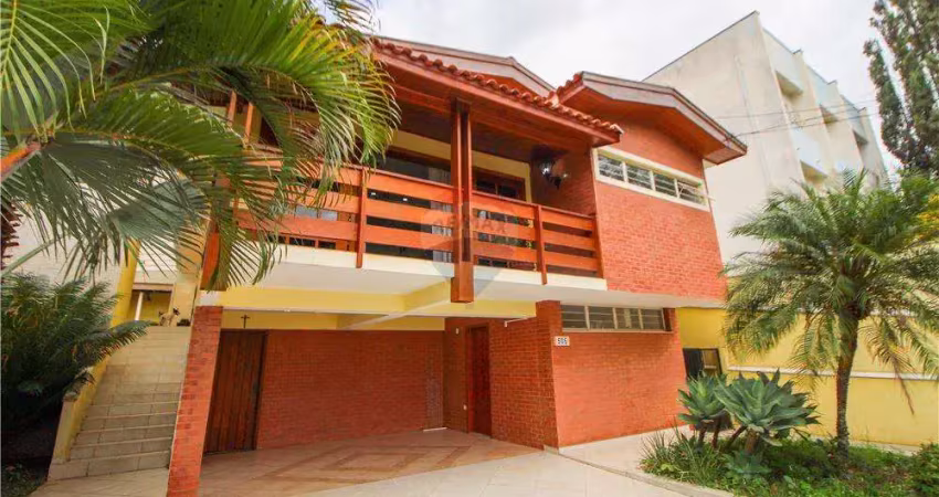 Casa com 4 quartos (1 suíte) e 262 .m² de área construída à venda no Jardim Europa por R$ 960.000,00