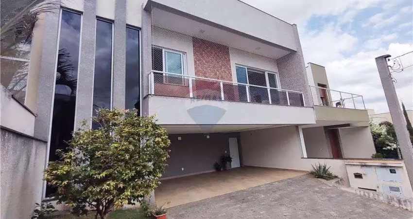 Casa assobradada no condomínio milano com 3 quartos sendo 2 suítes com 193 m2  de área construída. estuda permuta.