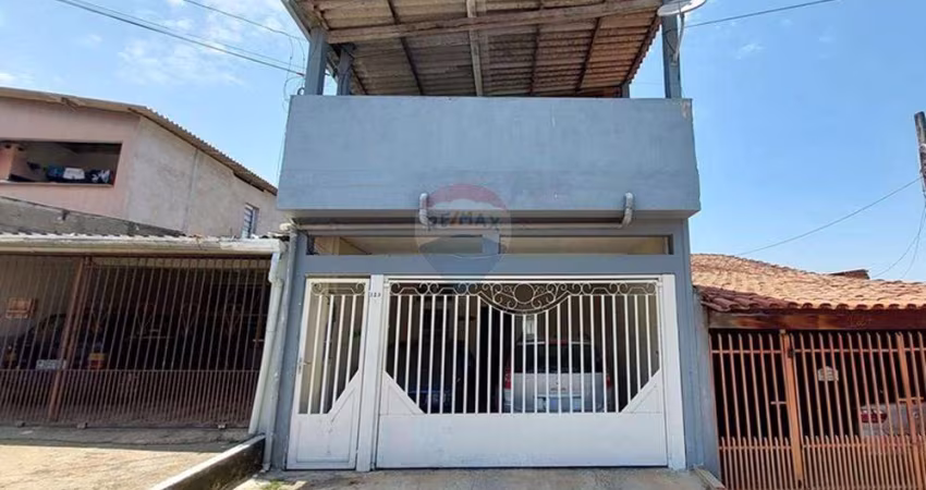 Sobrado à venda com 2 quartos, 2 vagas cobertas no Bairro Lopes de Oliveira.