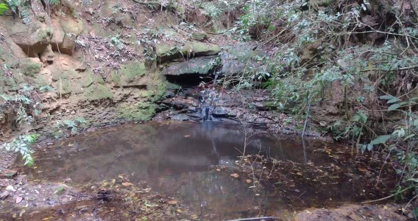 Terreno à Venda  Escriturado 1.116m², Maravilhosa nascente de fonte água em Araçoiaba da Serra, SP