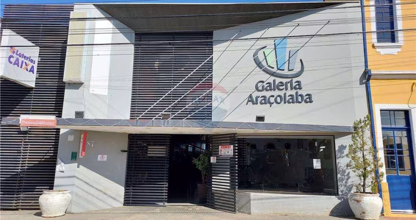 Aluga-se Prédio Comercial Conhecido de Araçoiaba da Serra. 752 m² no Centro da Cidade na Praça da Matriz.