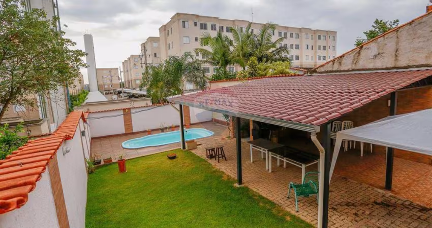 Casa sobrado com piscina, 10 MINUTOS DO CAMPOLIM