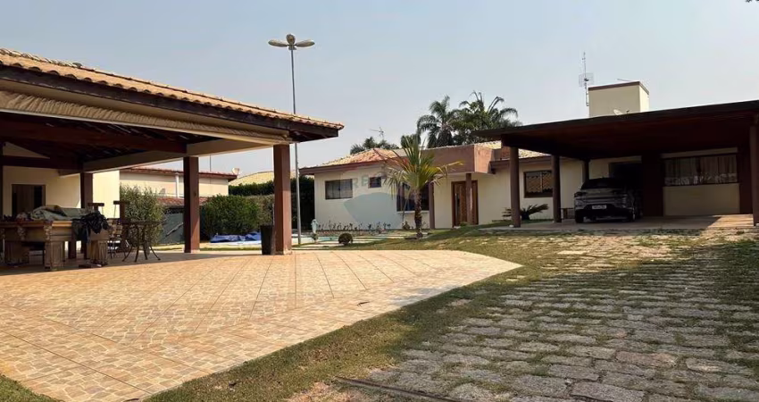 Casa TERREA Locação | 3 Quartos | 1 Suíte | 5 Banheiros |  Piscina | Área Gourmet | 8 Vagas | Condomínio Portal do Sabiá