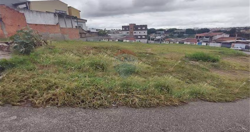 Venda de terreno em Sorocaba, na Vila Barão, com 164,60 m2, R$ 96.000,00. Aceita financiamento,