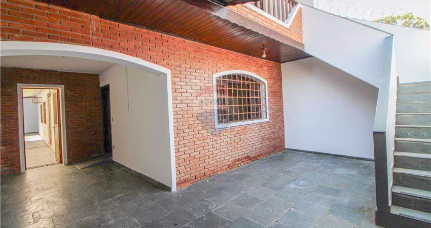 Casa com salão comercial anexo no piso superior para locação com 3 quartos + amplo Salão