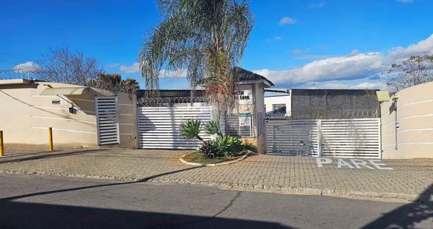 Casa em condomínio, estuda permuta com casa de maior valor, 2 quartos, sala para 2 ambientes  2 vagas cobertas
