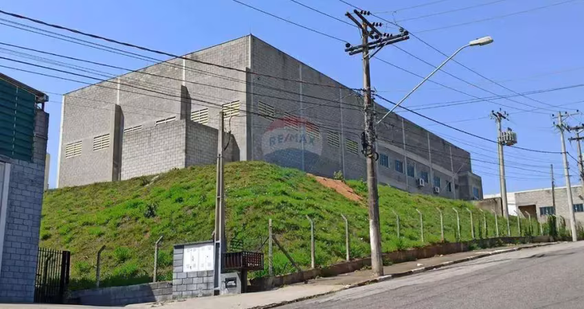 Galpão com 4700m² de área sendo 1223m² construído, energia posto primário 300 kva ' disponível para locação'