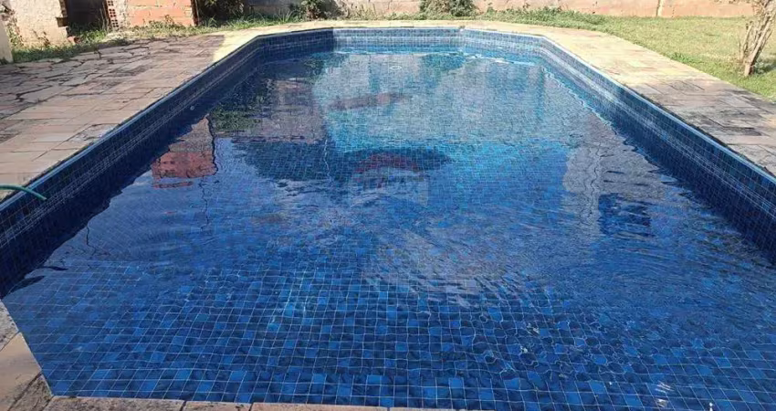 Alugo chácara com 2 dormitórios, churrasqueira e piscina