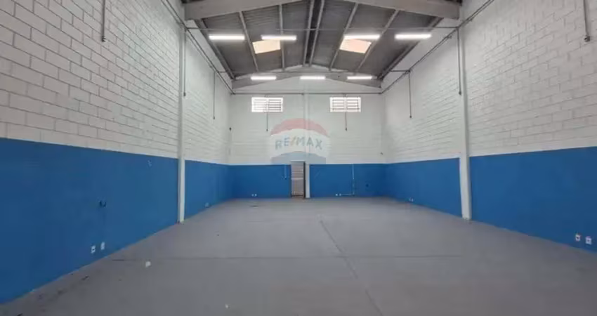 Alugo galpão no leocadia com 300m² de área construida, mezanino, 3 vagas frontal, 3 banheiros
