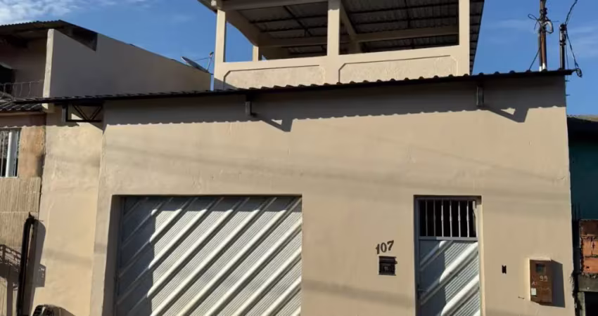 Casa com terraço em flores  reformada e apta para financiar por todos os bancos !