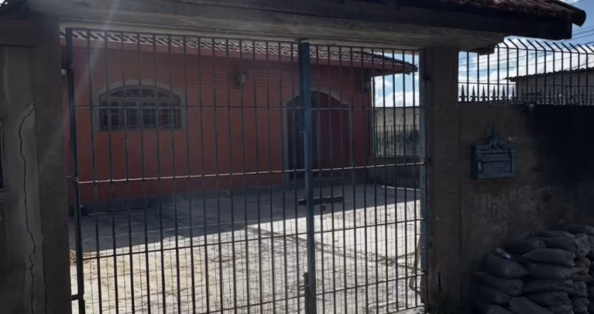 Excelente casa na Fazendinha.