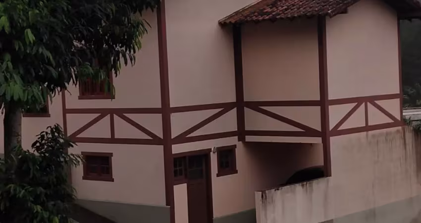 Casa em condomínio fechado com 3 quartos para alugar na Rua Rachel Rodrigues de Oliveira, Tijuca, Teresópolis