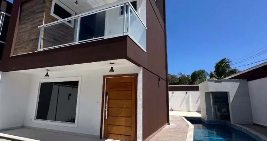 Linda residência novíssima, 150 m2, 4 quartos com piscina, ótima localização, próximo as praias da região oceânica.