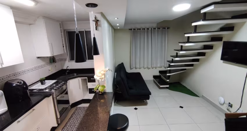 Apartamento duplex cobertura de 94m² fino acabamento, com design moderno, espaço amplo e vista panorâmica.