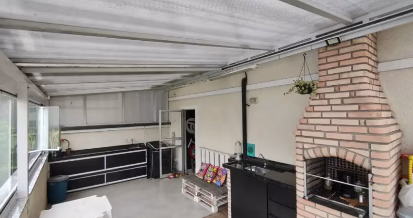 Apartamento duplex cobertura de 94m² fino acabamento, com design moderno, espaço amplo e vista panorâmica.