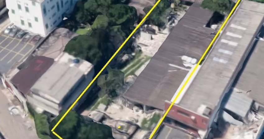 Terreno plano com 1464,05 m² para construção de edifício.