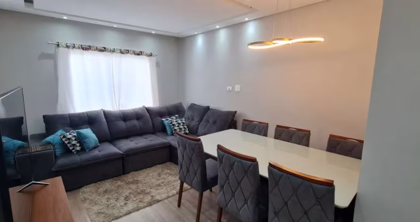 Casa moderna automatizada, com 2 suítes, área com churrasqueira e 2 vagas de garagem.