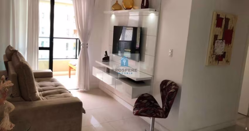 Apartamento padrão: 2 quartos, 3 banheiros e 2 vagas de garagem. Condomínio com infraestrutura completa, portaria/segurança 24hrs.