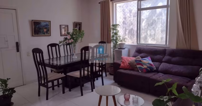 Apartamento em Amaralina, 3 quartos revertido para 4 quartos, sendo 2 suítes, 1 vaga de garagem, área de serviço e dependência completa.