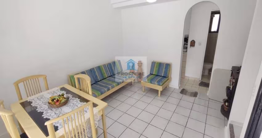 Casa Duplex: 5 quartos, 3 Suítes, 5 Banheiros e Varanda. Condomínio com segurança 24hrs, piscinas, salão de festas/jogos, academia e restaurantes.