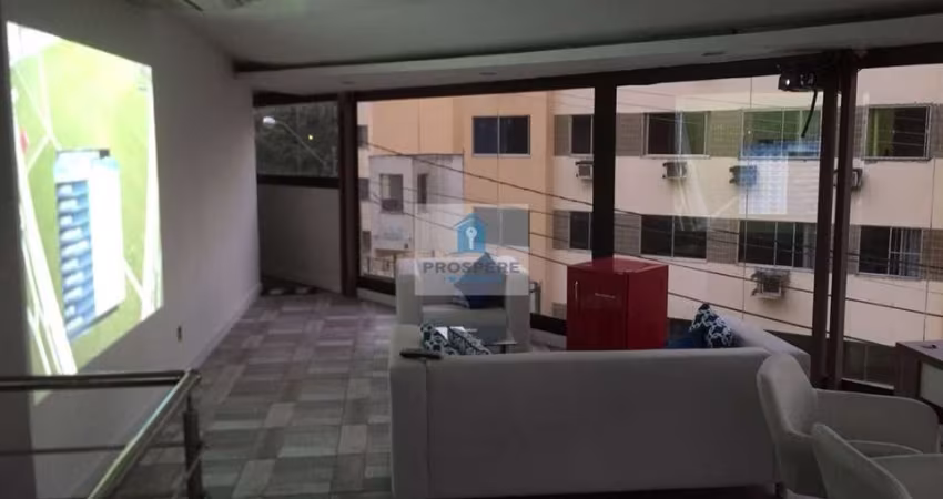 Casa comercial: 5 quartos, 5 banheiros, 4 vagas de garagem, área de serviço, piscina e varanda.