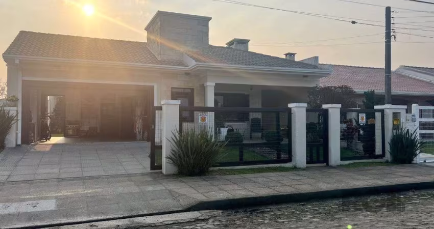 Casa 3 dormitórios à venda Centro Xangri-Lá/RS