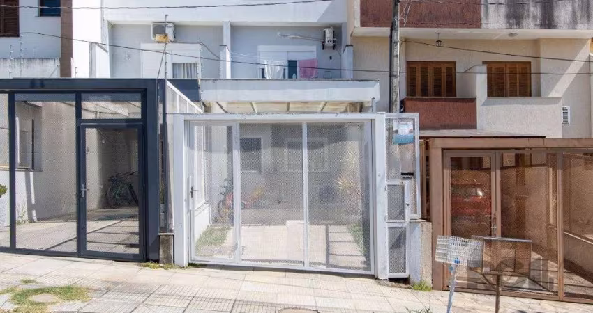 Casa 2 dormitórios à venda Guarujá Porto Alegre/RS
