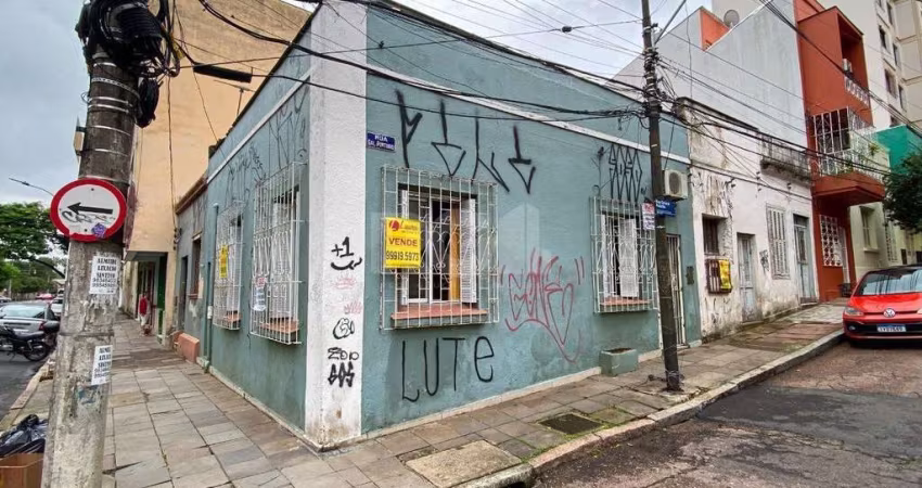 Casa de esquina com 64m², próximo ao Cais Embarcadero
